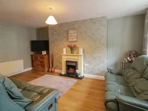 Cottage with garden - Image 2