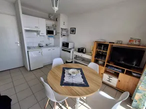 Agréable appartement avec piscine | À côté de la plage - Image 4