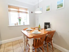 Child-friendly cottage with garden - Image 5