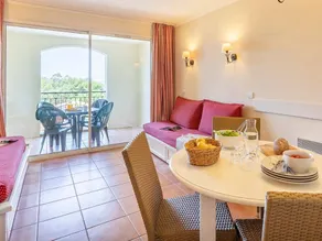 Apartment with heated pool - Image 4