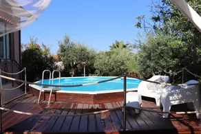 Villa con piscina privada, jacuzzi y jardín - Image 2