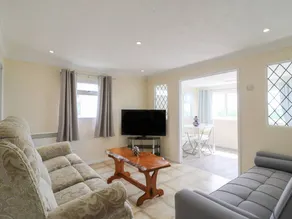 Family-oriented wonderful cottage | Close to the beach - Image 2