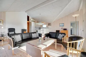 Fully equipped holiday home with terrace | Close to the beach - Image 3