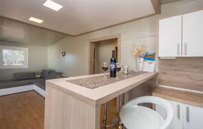 Holiday home with barbeque, garden & terrace | Sea view - Image 4