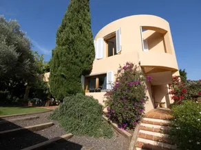 Villa with garden, BBQ & private pool - Image 2