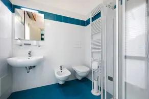Chambre privée avec jardin, terrasse et piscine | Vue jardin - Image 5