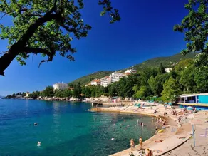Charming Apartment With Sea Views and Shared Pool - Image 5