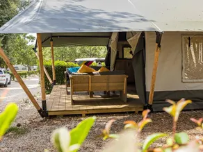 Tent with terrace & pool | Garden view - Image 5