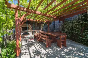 Casa con barbecue, piscina privata e giardino - Image 4