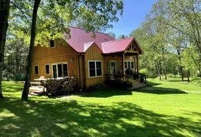 Pristine and Cozy Cabin Rental Overlooking Pond near Rochester, New York - Image 5