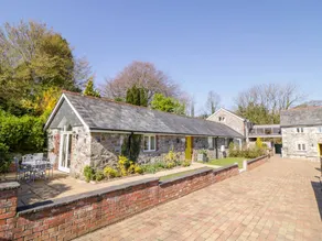 Fully equipped cottage with garden - Image 2