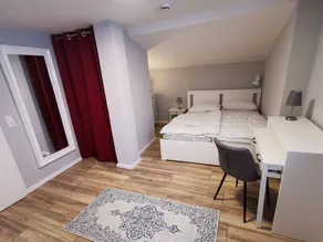 Flat with garden & terrace - Image 3