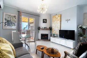 Apartment with terrace & pool - Image 2