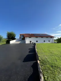 Charming Country Cottage – Vacation Rental for 12 Guests - Image 2