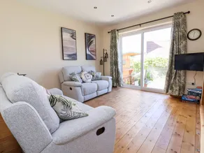 Children-friendly beautiful cottage with garden | Beach view - Image 4