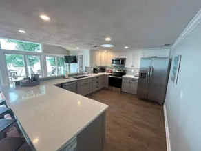 Large Newly Remodeled Lake House Right on the Water Sleeps 24 - Image 3