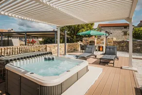 Villa mit Whirlpool, Terrasse und Garten | Poolblick - Image 5