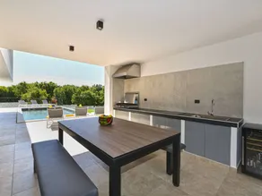 Fully equipped beautiful holiday home with terrace, private pool & BBQ - Image 5