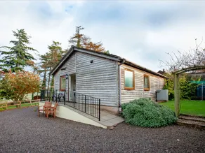 Cottage with garden - Image 2