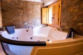 Casa rural Cabañas con bañera de hidromasaje y encanto rural - Image 3
