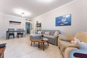 Appartement avec jardin, piscine et terrasse | Vue jardin - Image 5