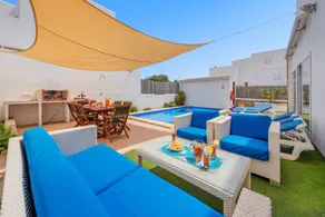 Villa with terrace, BBQ & private pool - Image 4