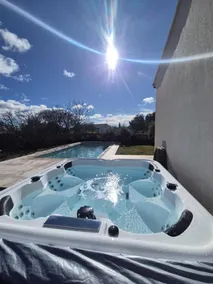 Fully equipped gite with garden, BBQ & jacuzzi - Image 5