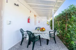 Charmant appartement avec terrasse, barbecue et jardin | Vue jardin - Image 2