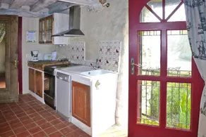 Country house on a beautiful medieval estate - Image 3