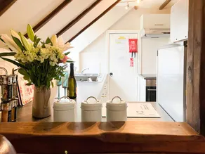 Cottage with barbeque, pool & garden | River view - Image 4