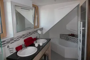 Habitación privada con terraza | Vistas al jardín - Image 2
