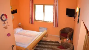 Holiday apartment with garden, barbeque & terrace - Image 5