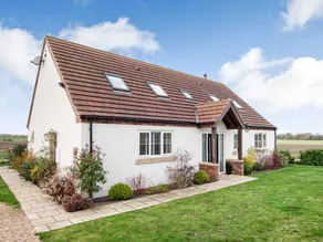 Cottage with garden, barbeque & jacuzzi | River view - Image 2