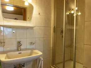 Apartment with garden | Lake view - Image 3