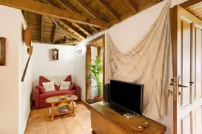 Holiday Home 'Casa Rural Ciso' with Sea View, Private Garden and Wi-Fi - Image 4