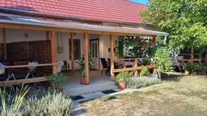 Holiday apartment with terrace & garden - Image 4