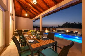 Villa with BBQ, terrace & private pool - Image 4