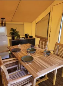 Familienorientiertes Zelt mit Terrasse und beheiztem Pool | Haustierfreundlich - Image 5