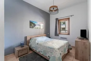 Holiday apartment with terrace & pool - Image 2