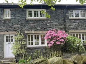Cottage with garden - Image 2