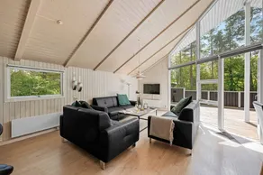 Holiday home with sauna, jacuzzi & barbecue - Image 4