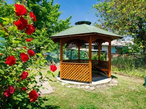 House with barbecue, terrace & garden - Image 2