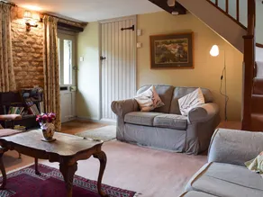 Casa rural con terraza y jardín - Image 3