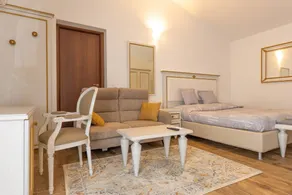 Holiday apartment with BBQ, garden & terrace | Garden view - Image 3