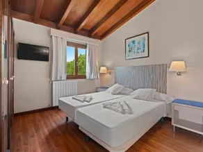 Family-oriented big finca with terrace, hot tub & barbecue | Panoramic view - Image 3