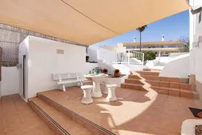 Maison de vacances entièrement équipée avec internet haut débit, barbecue et jardin | Vue jardin - Image 3