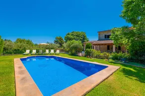 Child-friendly villa with BBQ, garden & private pool - Image 2