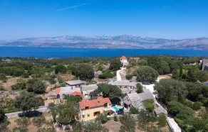 Fully equipped holiday home with barbeque, garden & terrace | Mountain view | Dogs allowed - Image 4