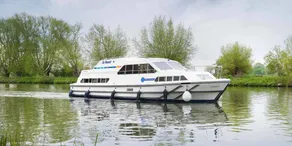 Boat with terrace - Image 2