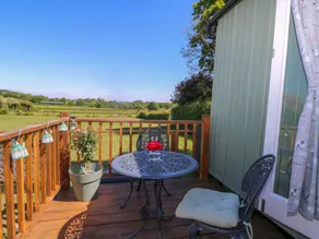 Cottage with BBQ & garden - Image 2
